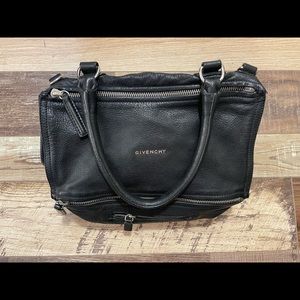 Medium Givenchy Pandora, Black.